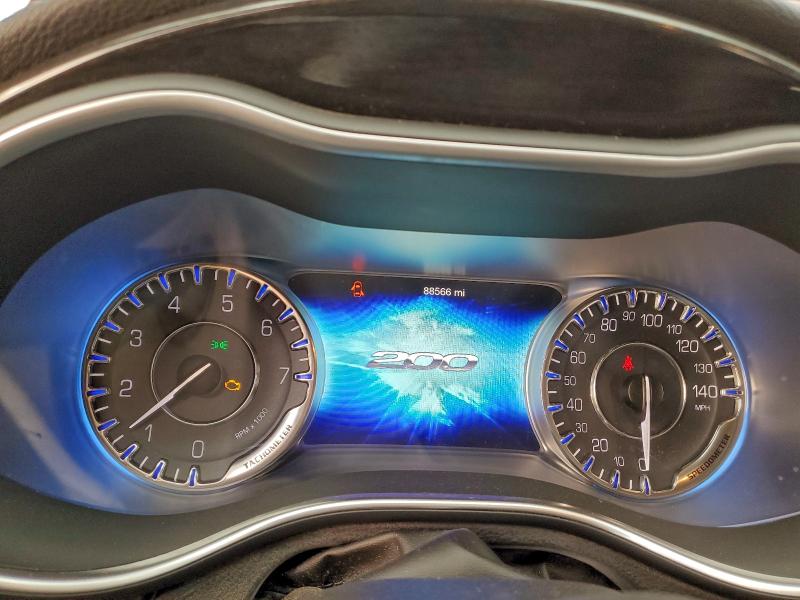 Фото 9 - CHRYSLER 200