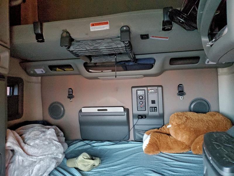 Фото 6 - VOLVO VN