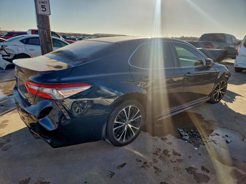 Фото 3 - TOYOTA CAMRY