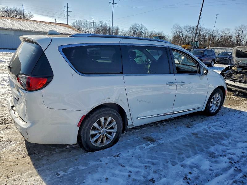 Фото 3 - CHRYSLER PACIFICA