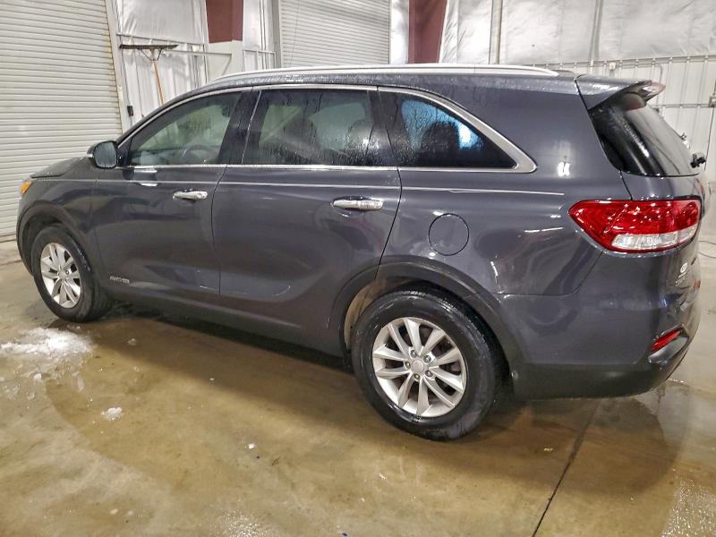 Фото 2 - KIA SORENTO