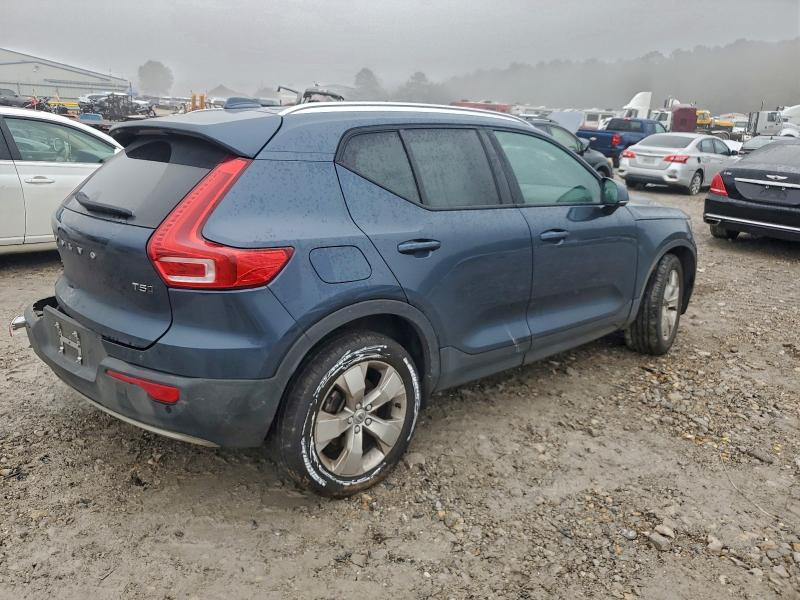 Фото 3 - VOLVO XC40