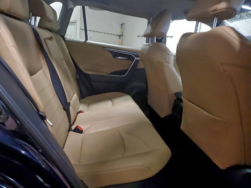 Фото 11 - TOYOTA RAV4