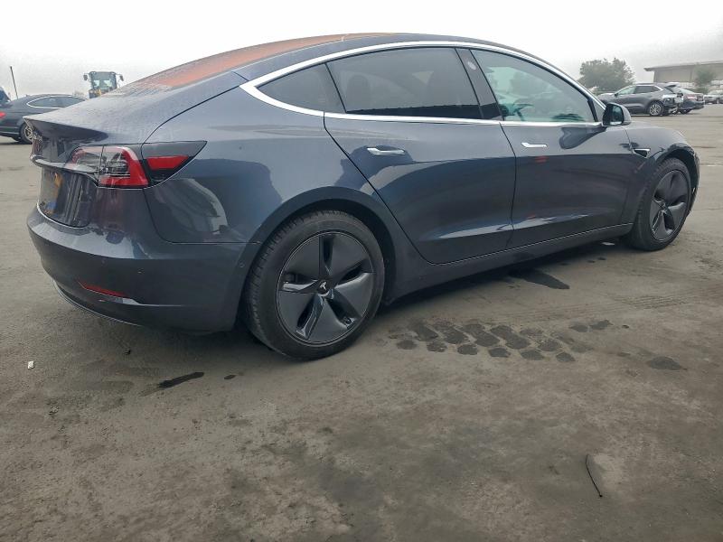 Фото 3 - TESLA MODEL 3