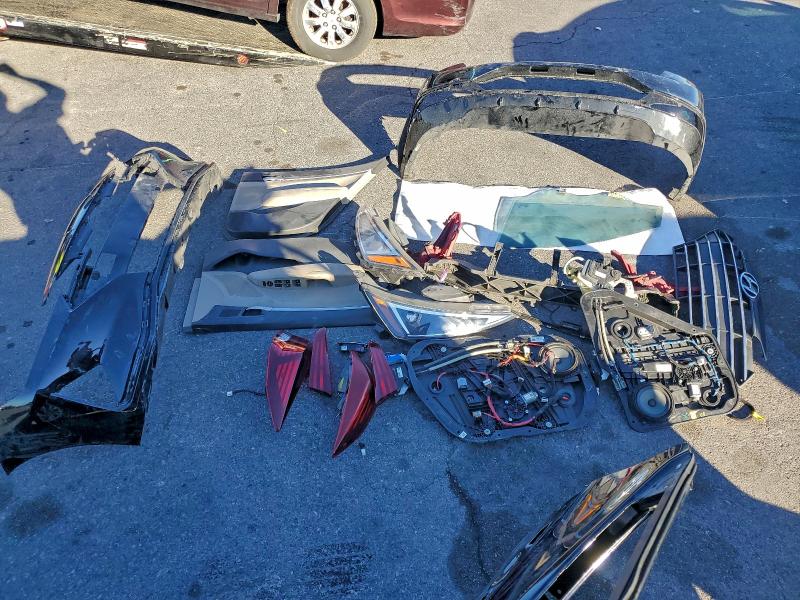 Фото 12 - HYUNDAI ELANTRA