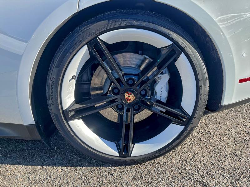 Фото 8 - PORSCHE TAYCAN