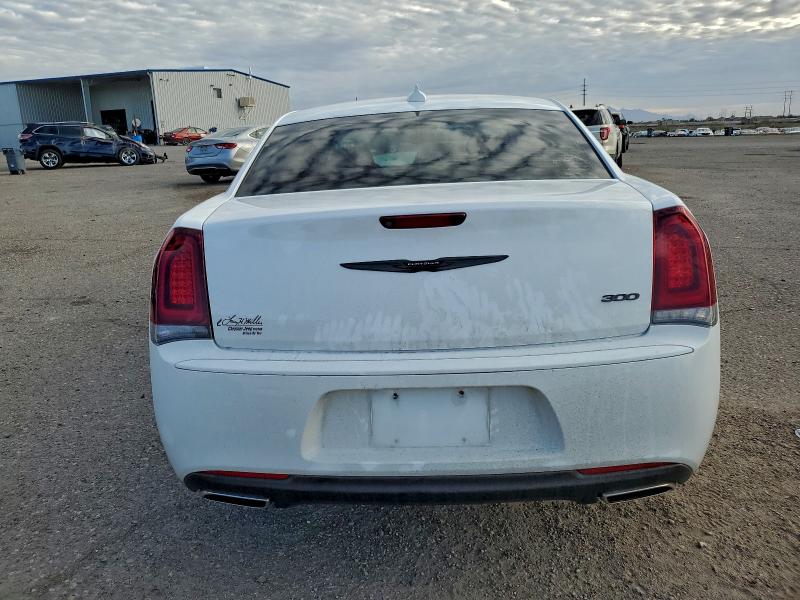 Фото 6 - CHRYSLER 300
