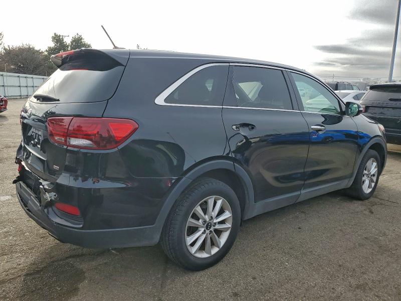 Фото 3 - KIA SORENTO