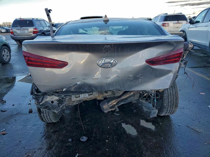 Фото 6 - HYUNDAI ELANTRA