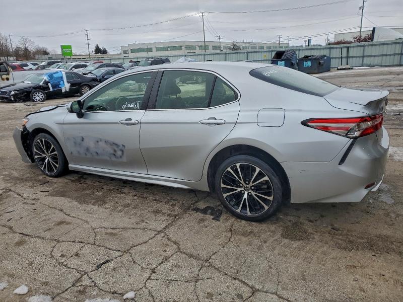 Фото 2 - TOYOTA CAMRY