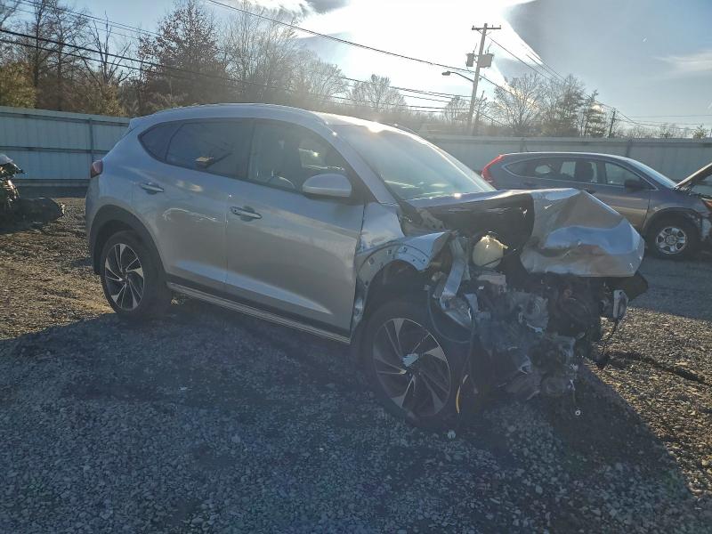 Фото 4 - HYUNDAI TUCSON