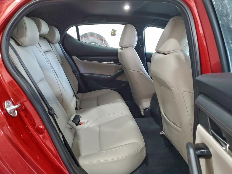 Фото 10 - MAZDA 3