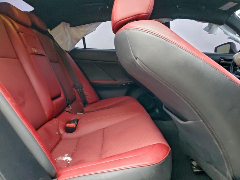 Фото 10 - LEXUS IS