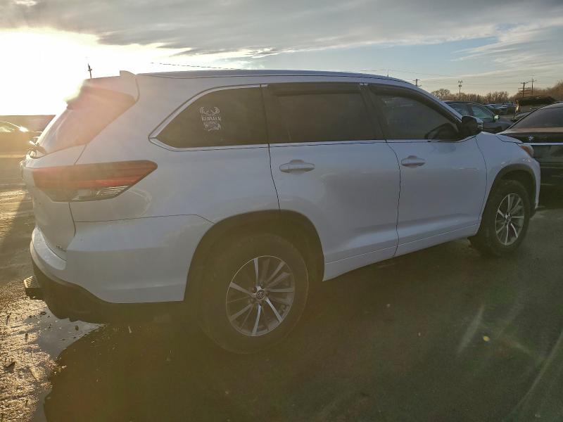 Фото 3 - TOYOTA HIGHLANDER