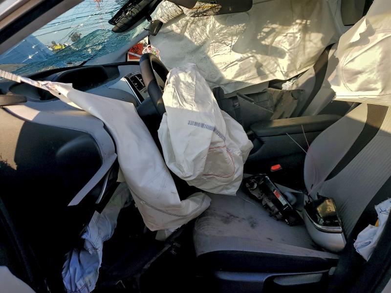 Фото 7 - TOYOTA PRIUS