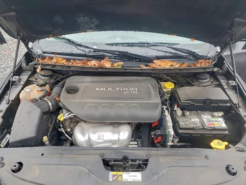 Фото 11 - CHRYSLER 200