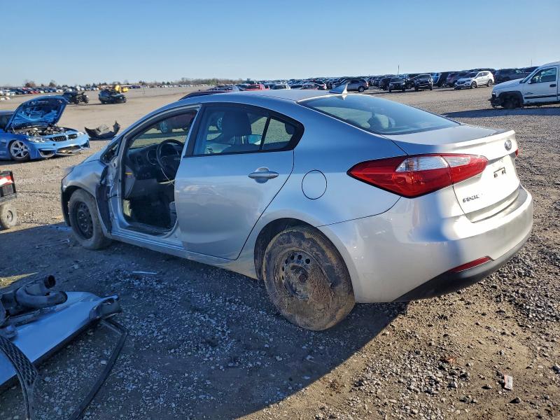 Фото 2 - KIA FORTE