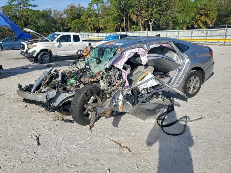 Фото 1 - HYUNDAI SONATA