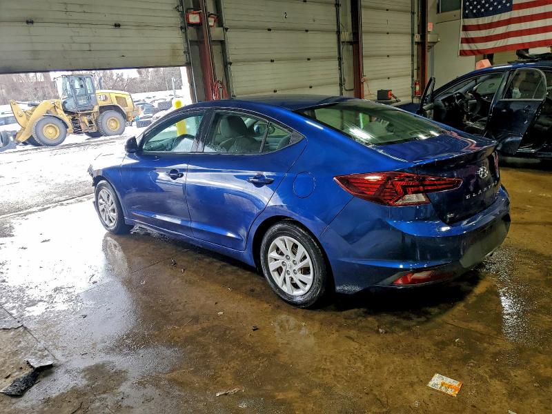 Фото 2 - HYUNDAI ELANTRA