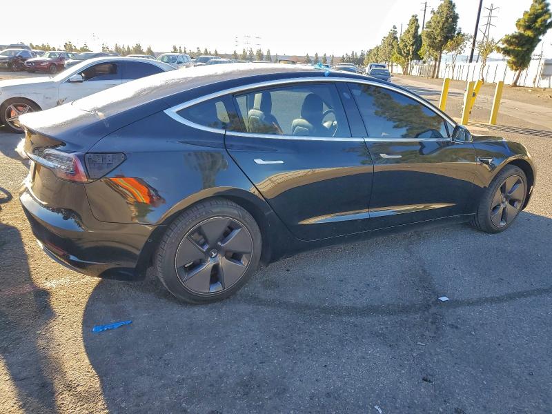 Фото 3 - TESLA MODEL 3
