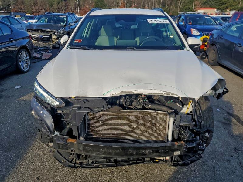 Фото 5 - HYUNDAI KONA