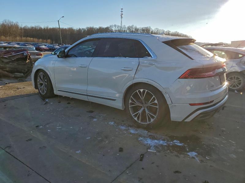 Фото 2 - AUDI Q8