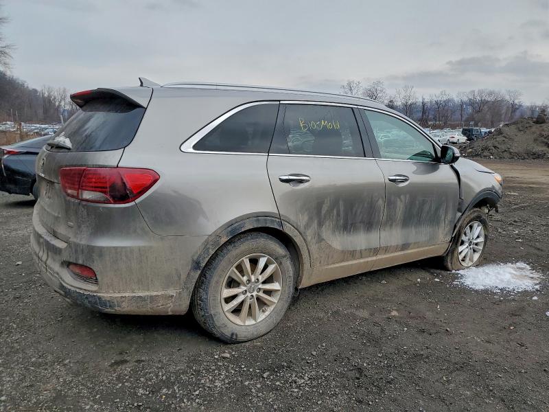Фото 3 - KIA SORENTO