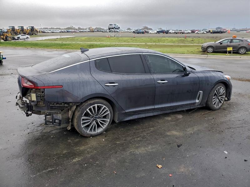 Фото 3 - KIA STINGER