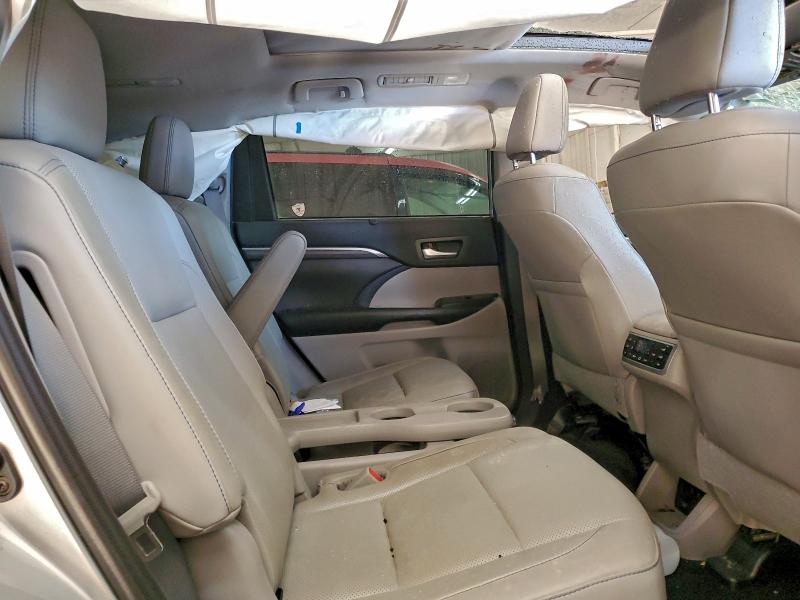 Фото 11 - TOYOTA HIGHLANDER