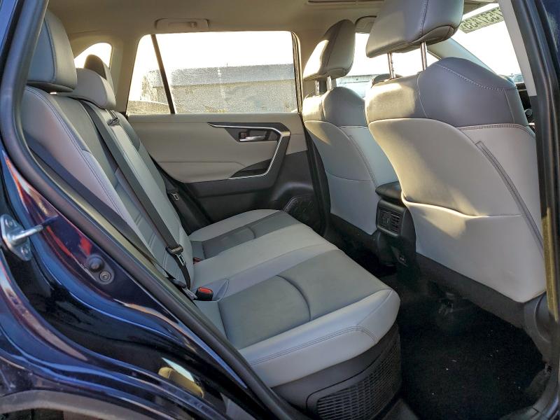 Фото 11 - TOYOTA RAV4