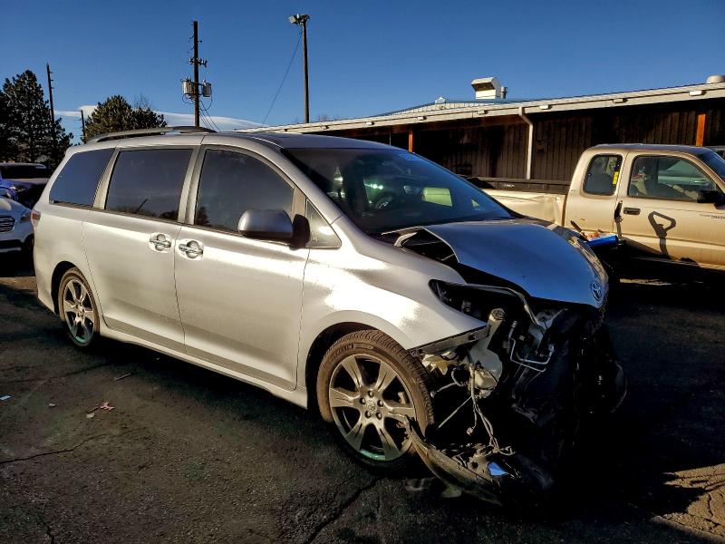 Фото 4 - TOYOTA SIENNA