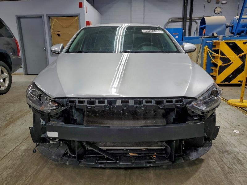 Фото 5 - HYUNDAI ELANTRA