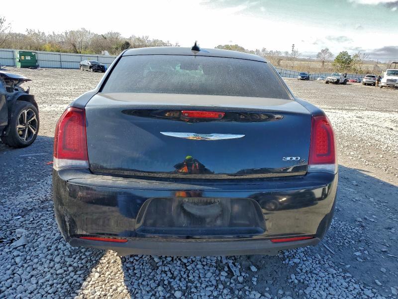 Фото 6 - CHRYSLER 300