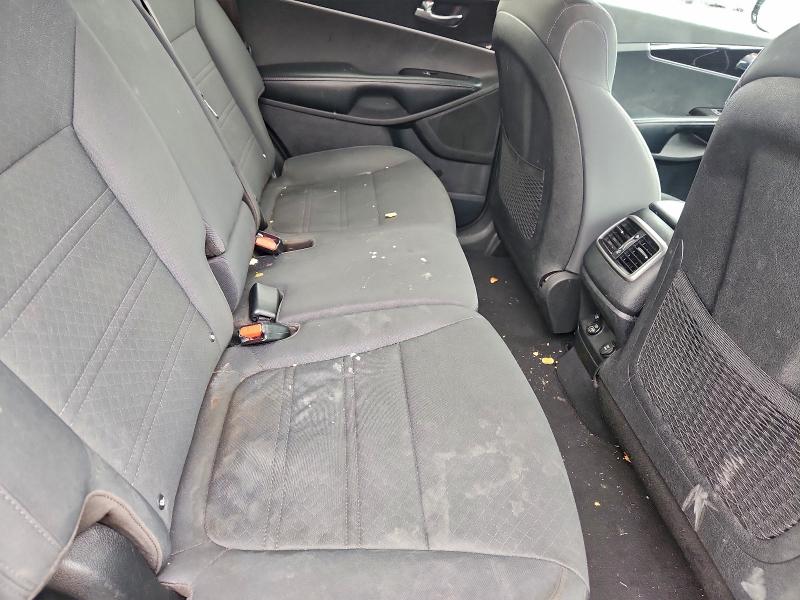 Фото 11 - KIA SORENTO