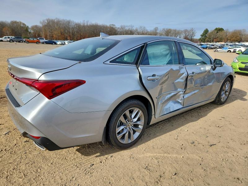 Фото 3 - TOYOTA AVALON