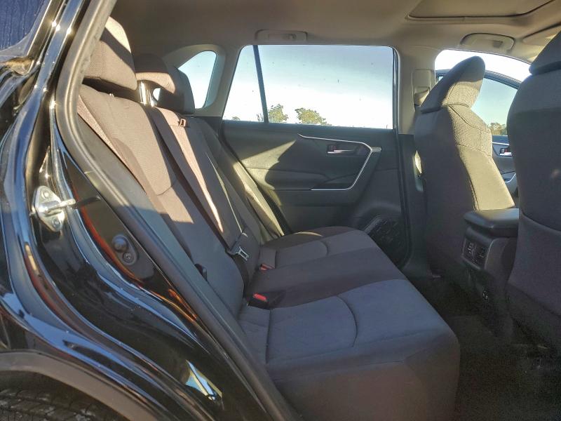 Фото 11 - TOYOTA RAV4