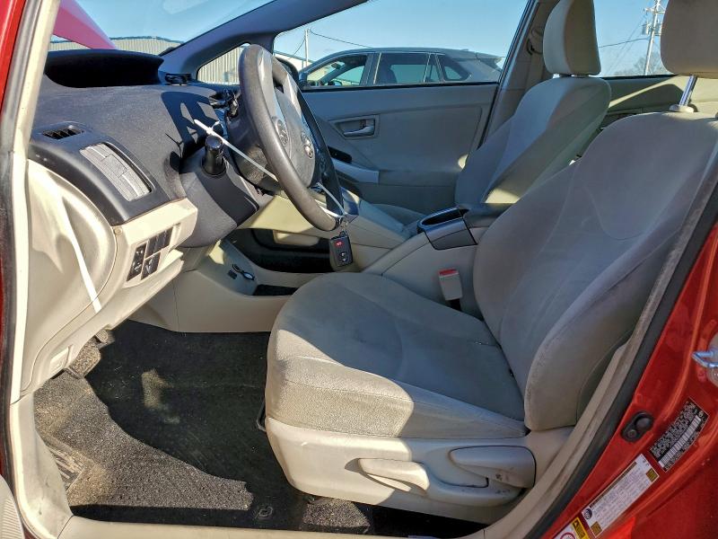 Фото 7 - TOYOTA PRIUS