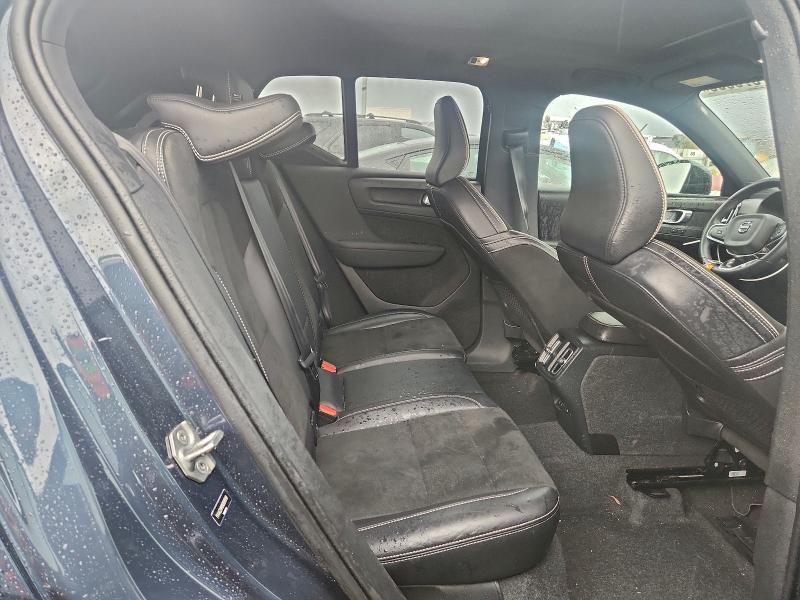 Фото 11 - VOLVO XC40