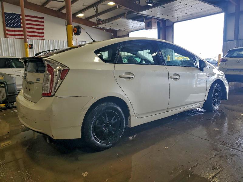 Фото 3 - TOYOTA PRIUS