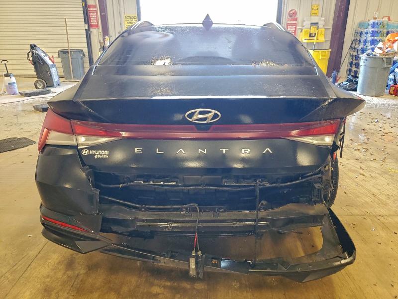 Фото 6 - HYUNDAI ELANTRA