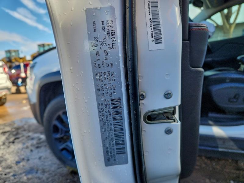 Фото 13 - JEEP CHEROKEE