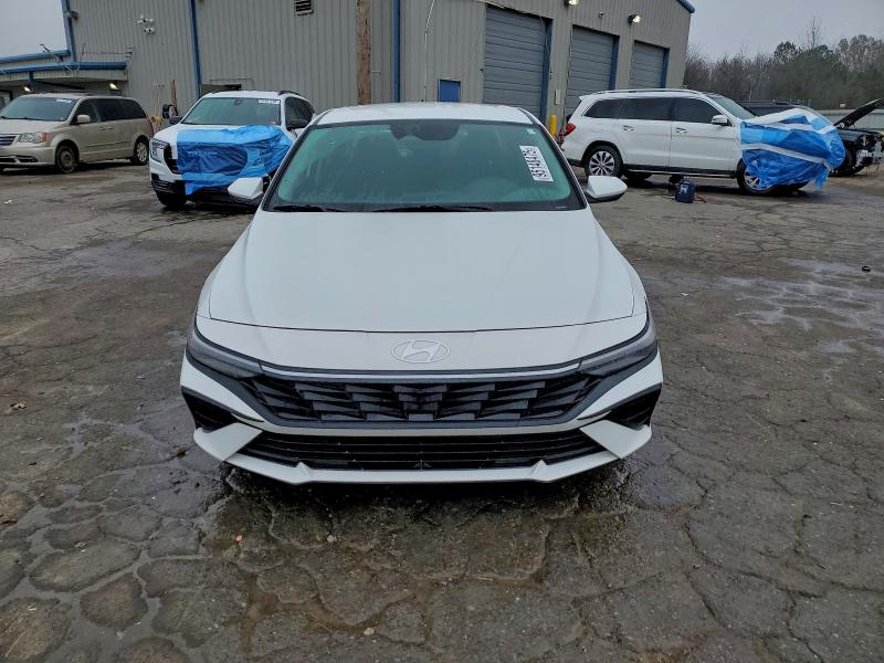 Фото 5 - HYUNDAI ELANTRA