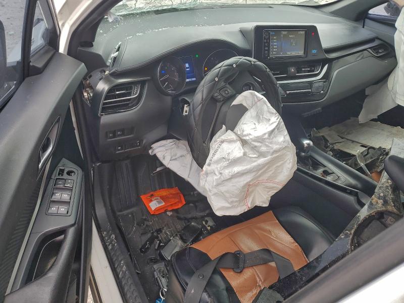 Фото 8 - TOYOTA C-HR