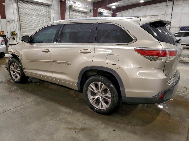 Фото 2 - TOYOTA HIGHLANDER