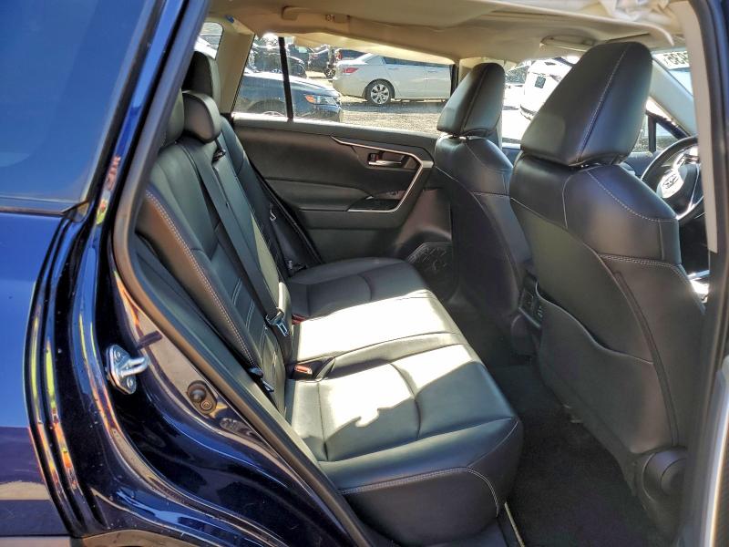 Фото 11 - TOYOTA RAV4