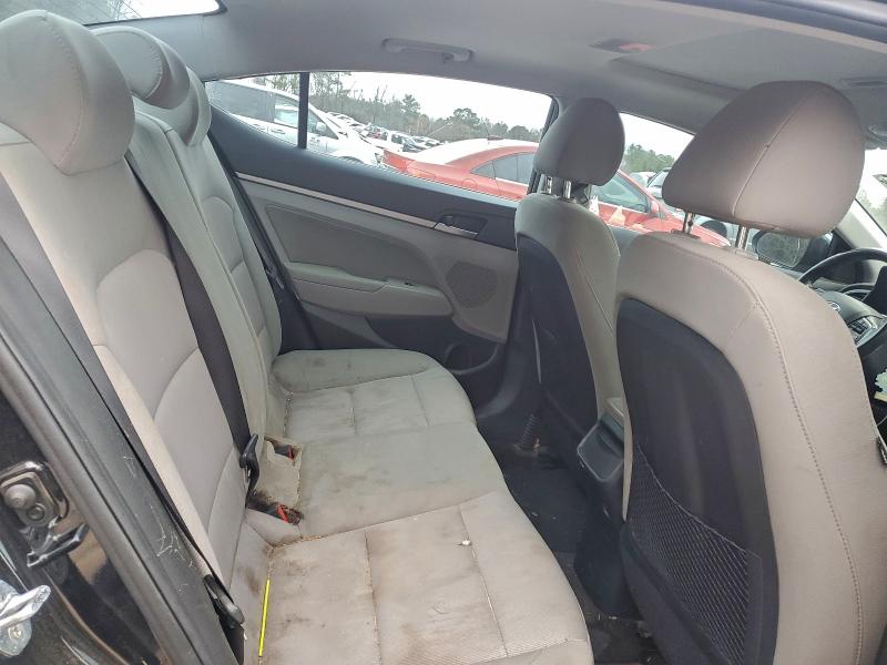 Фото 10 - HYUNDAI ELANTRA