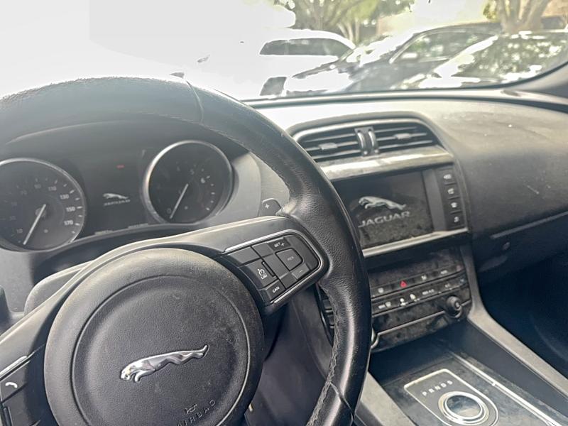 Фото 9 - JAGUAR F-PACE