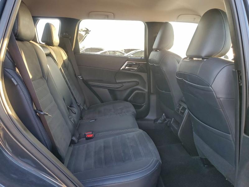 Фото 11 - MITSUBISHI OUTLANDER