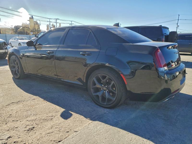 Фото 2 - CHRYSLER 300