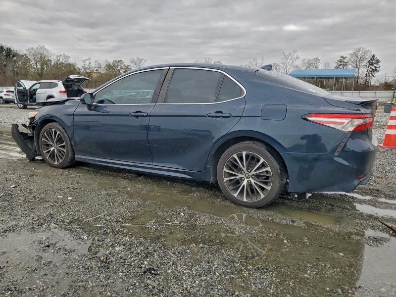 Фото 2 - TOYOTA CAMRY